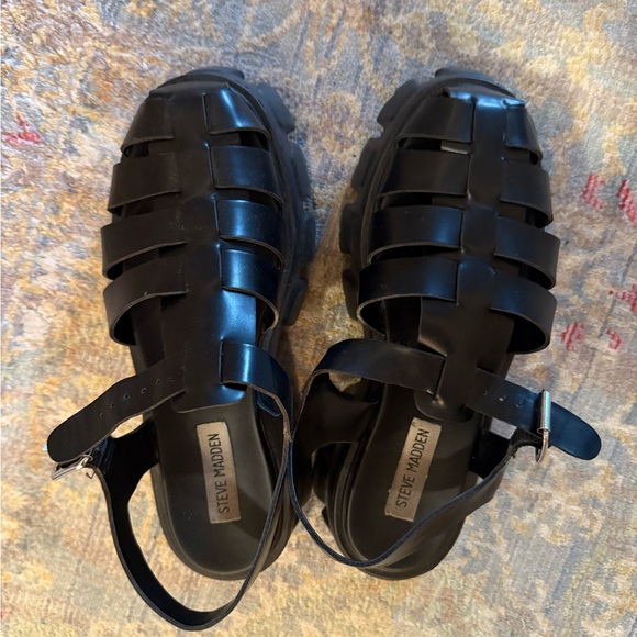 Steve Madden Black Woven chunky Sandals size 8 guc - Picture 1 of 7